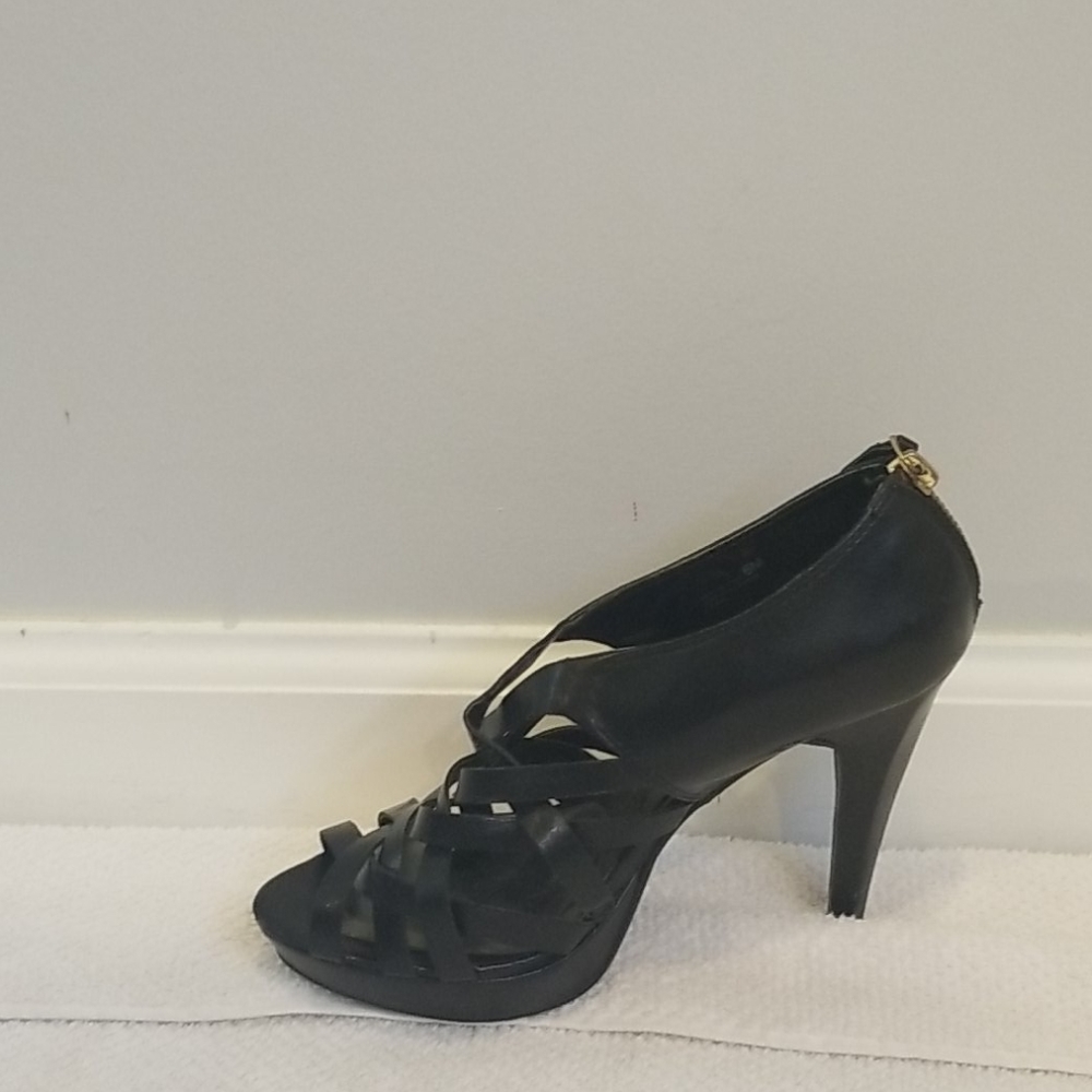 Heels - Picture 2 of 3